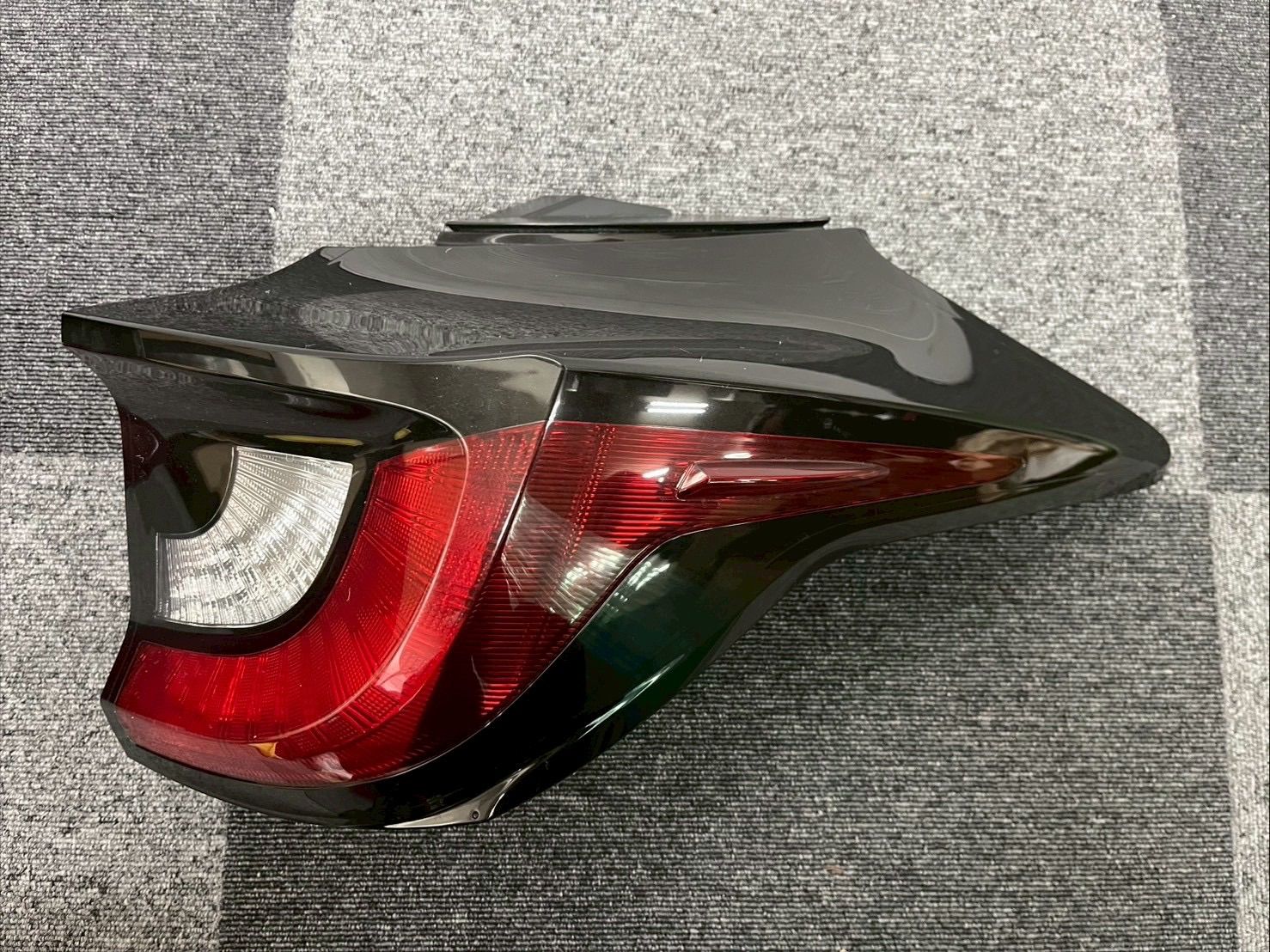 メルカリ KOITO ヤリス 純正 テールランプ トヨタ LED 左右セット K0
