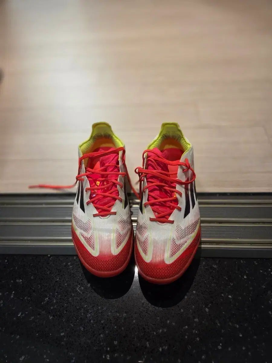 お得，人気SALE f50 プロ tf 260mm フットサルシューズ