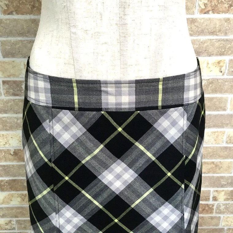 送料込み！ 美品 BURBERRY LONDON スカート 40 ブラック チェック 588 
