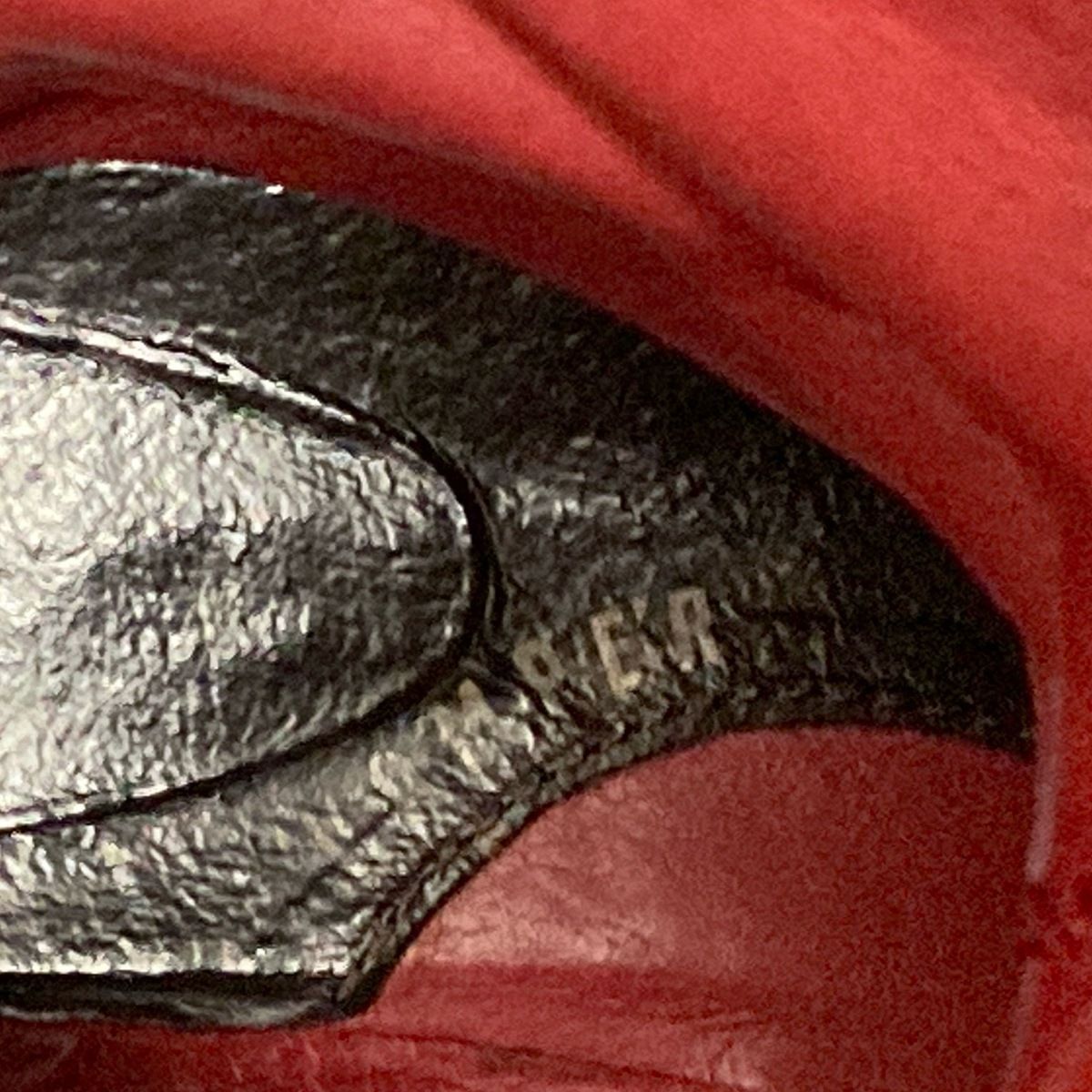 - ダークブラウン