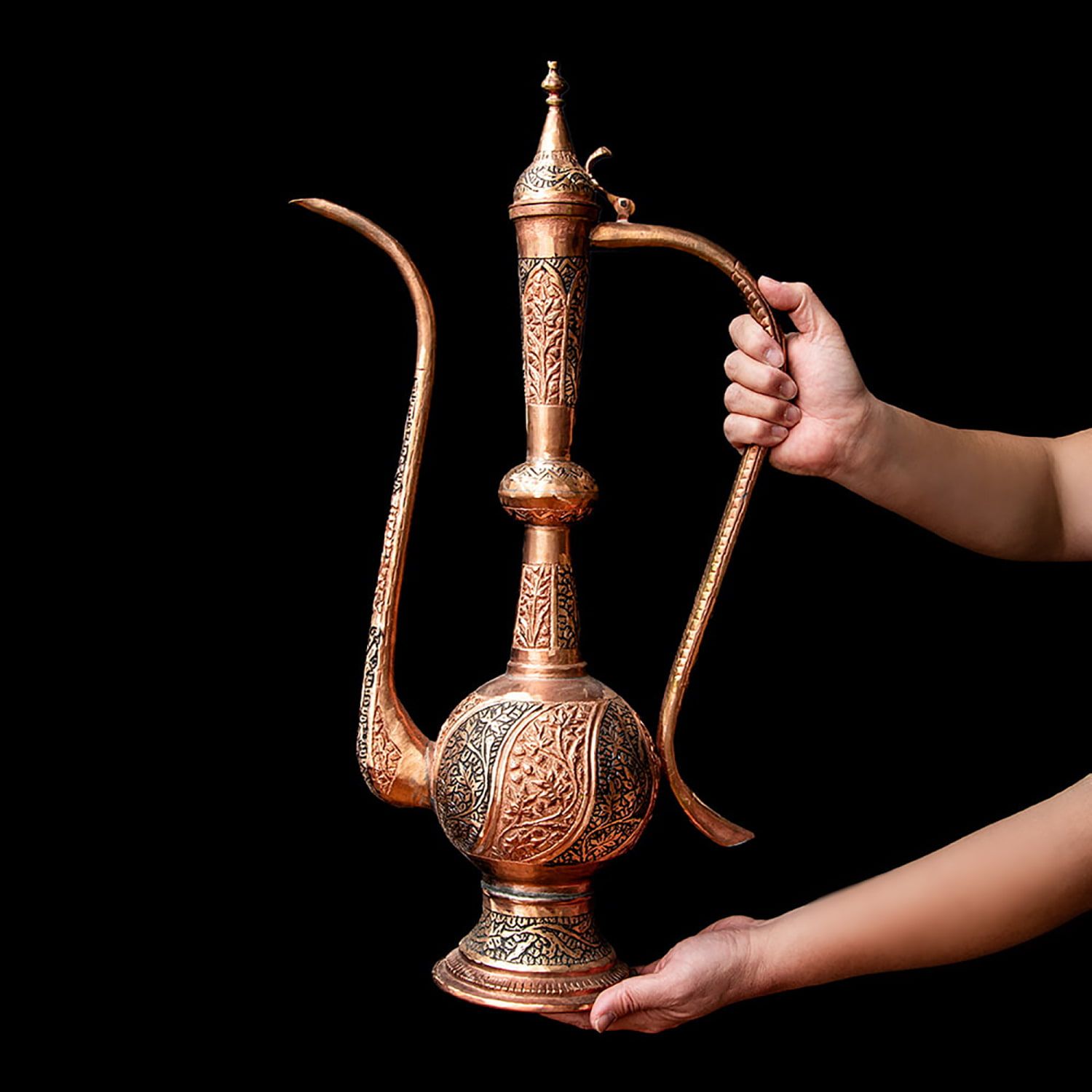 エレガントな大型水差し