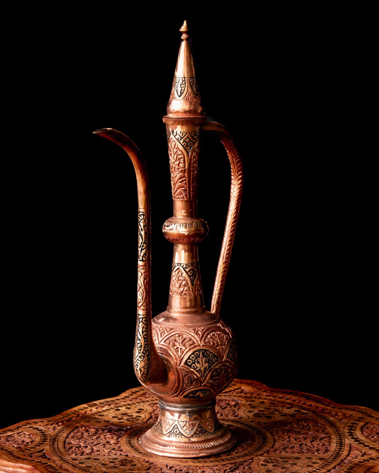 エレガントな大型水差し