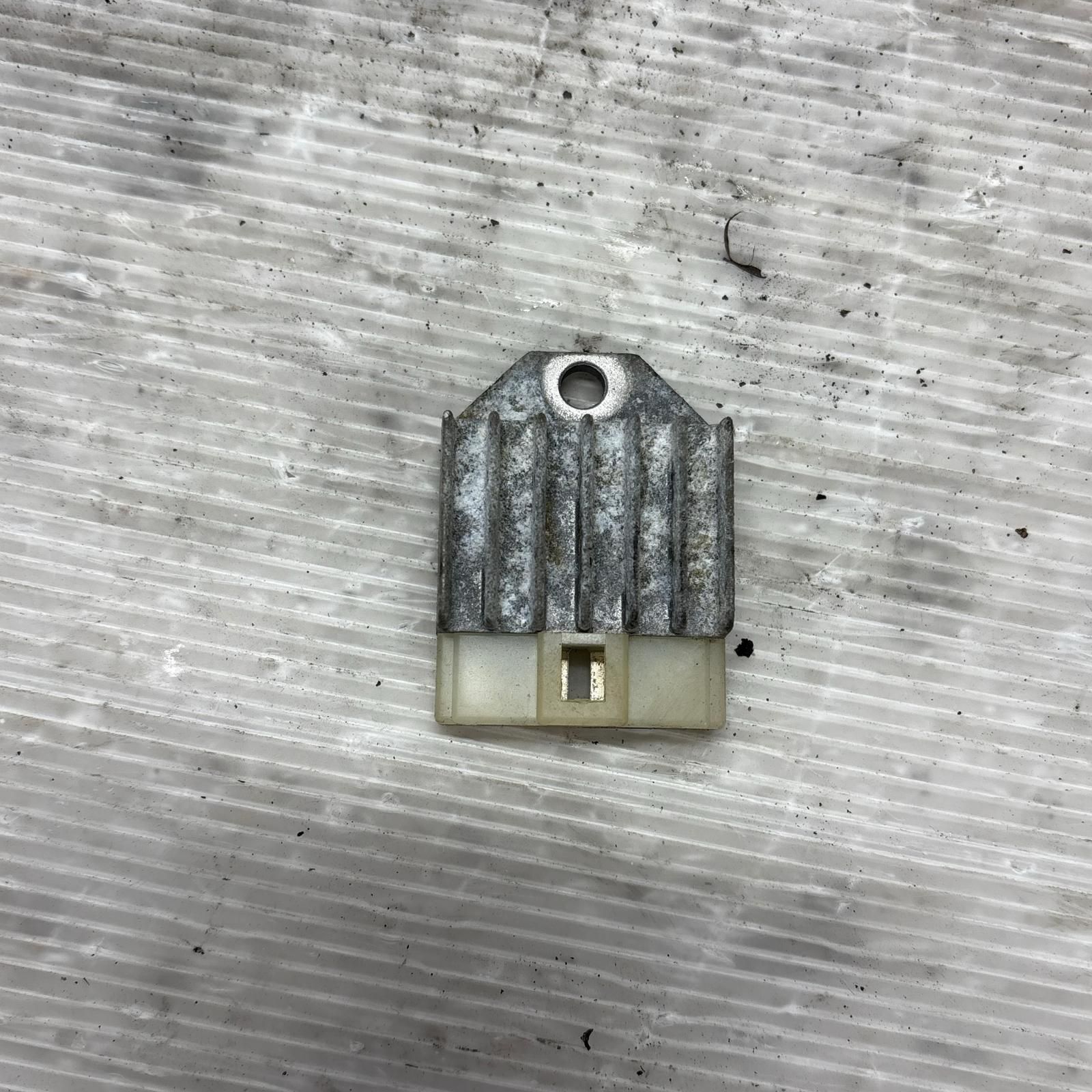 SUZUKI アドレスV100 CE11A レギュレター スズキ