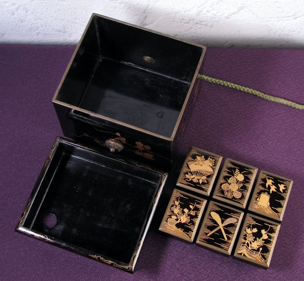 時代 香道具 木製漆塗鉄線唐草蒔絵香箱 香木入 幅：14.3cm 江戸～明治