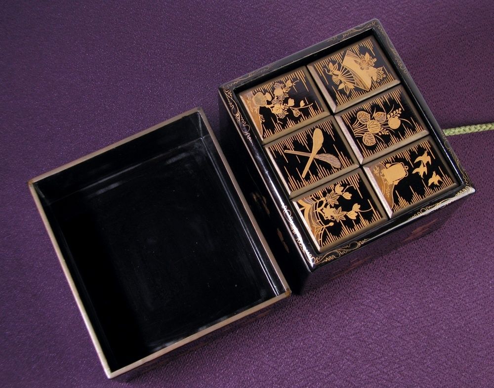 時代 香道具 木製漆塗鉄線唐草蒔絵香箱 香木入 幅：14.3cm 江戸～明治