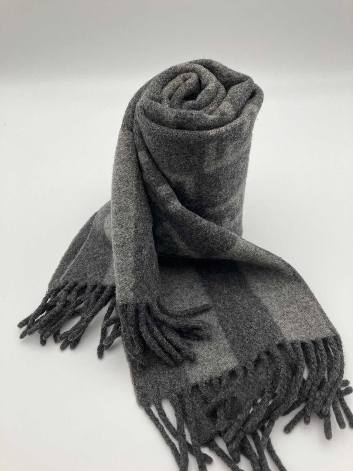 Fendi フェンディ マフラー ズッカ グレー系 5524 - メルカリ