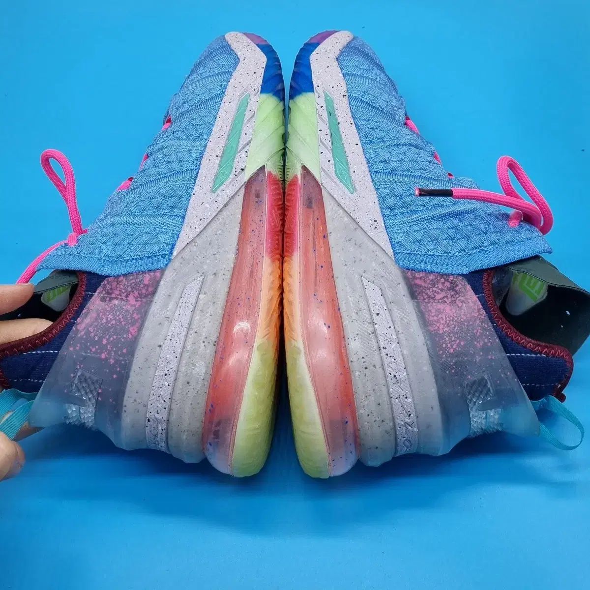 18 バスケシューズ