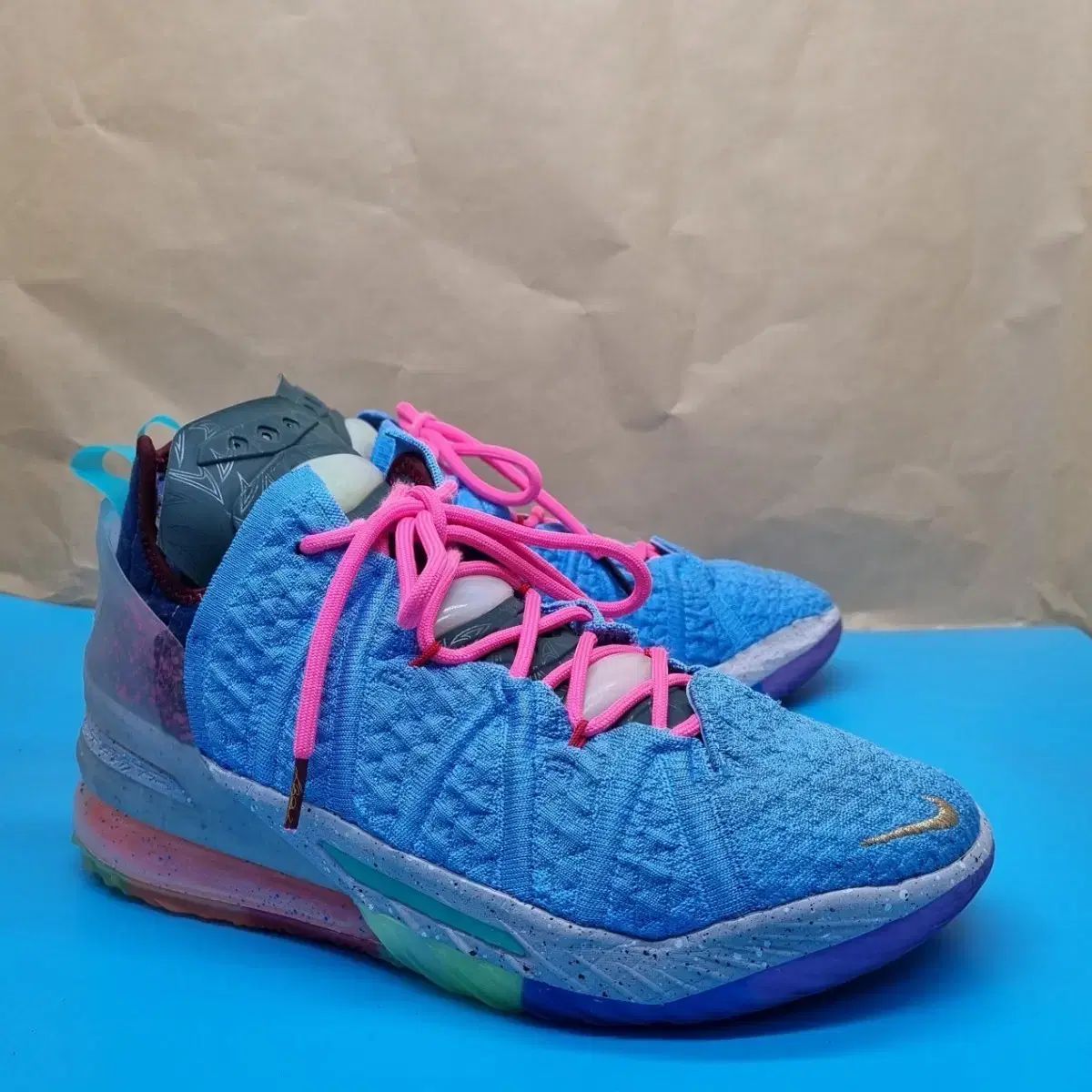 ナイキ レブロン 18 バスケシューズ 265