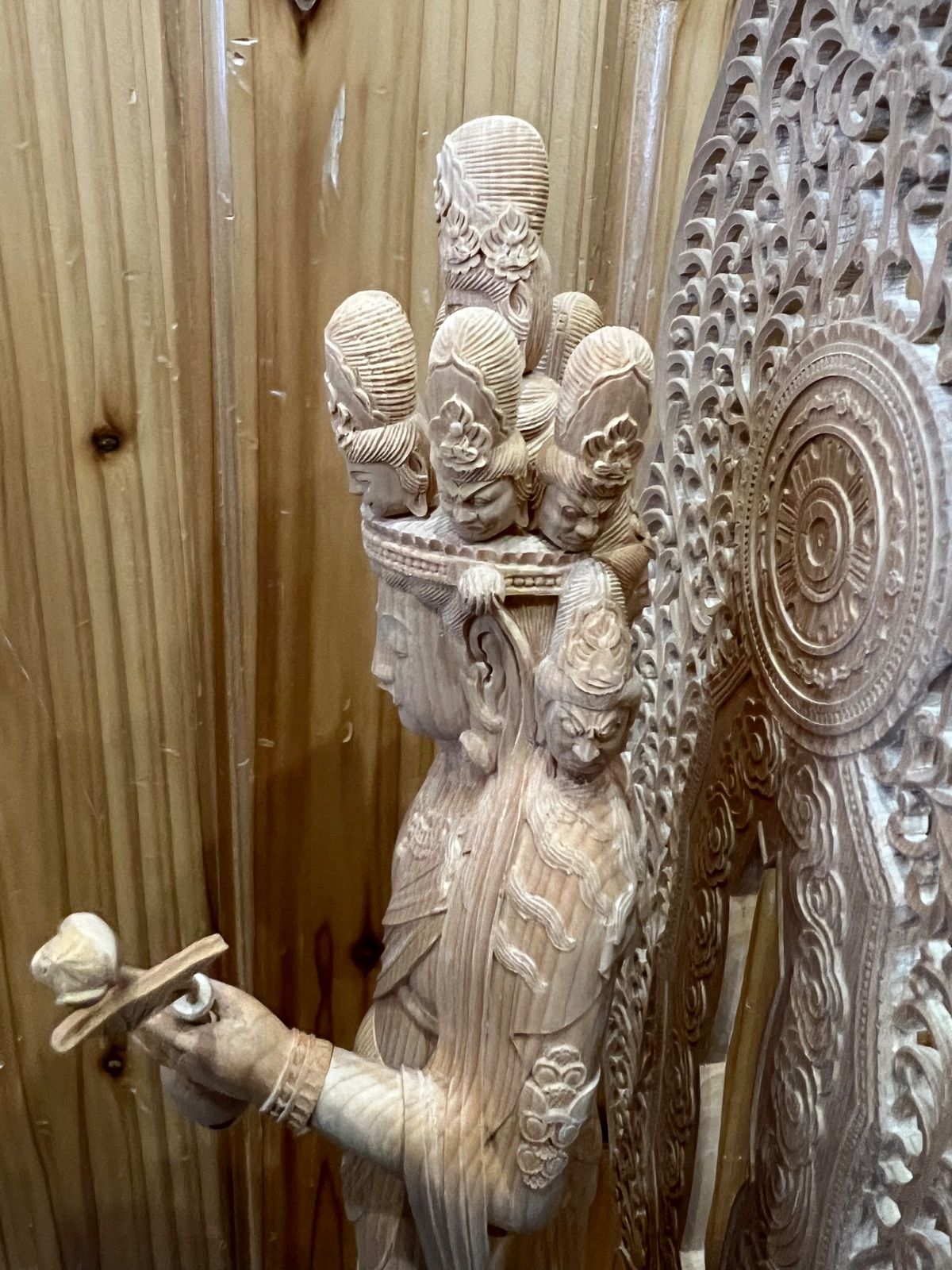 十一面観音 / 中国人間国宝 葉森祥作 】国賓 木造 木彫 仏像 - メルカリ