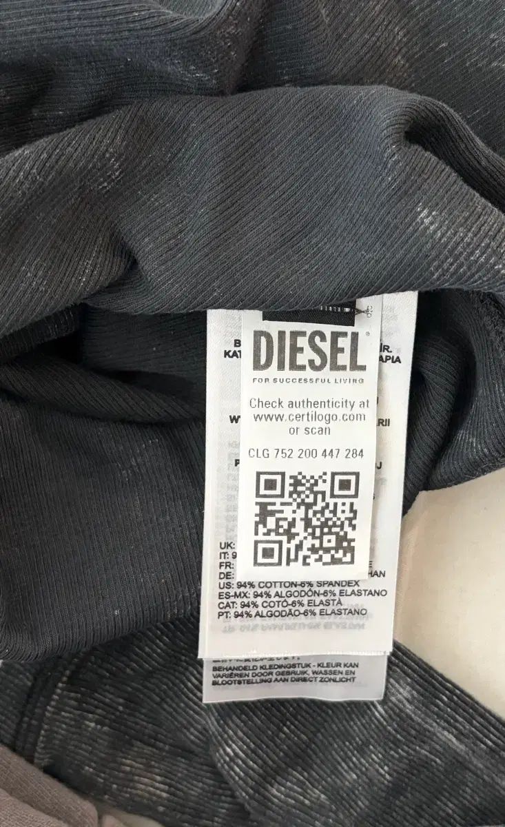DIESEL 24 FW カットアウト メタリック ロゴ 長袖 Tシャツ