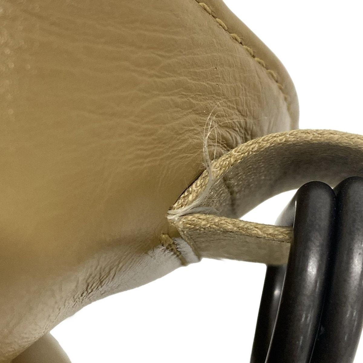 ベージュ レザー