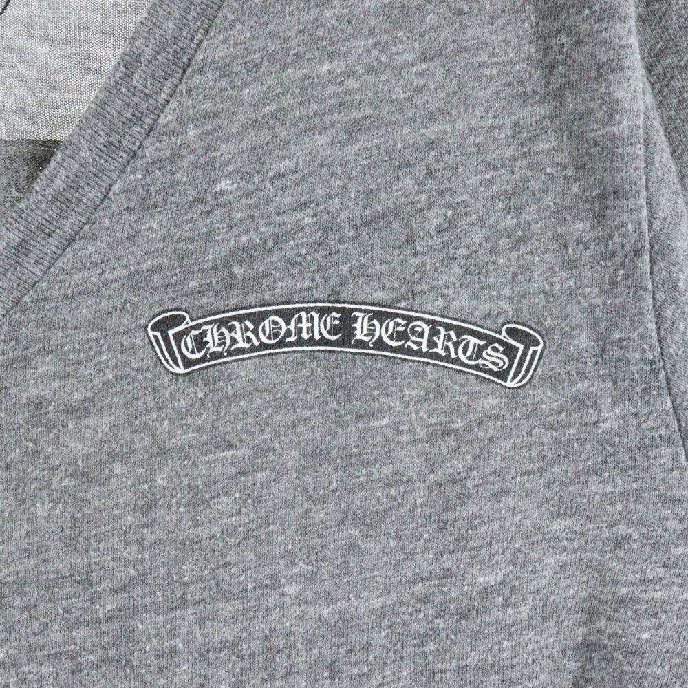 CHROME HEARTS (クロムハーツ) アーチロゴVネック スクロールラベル