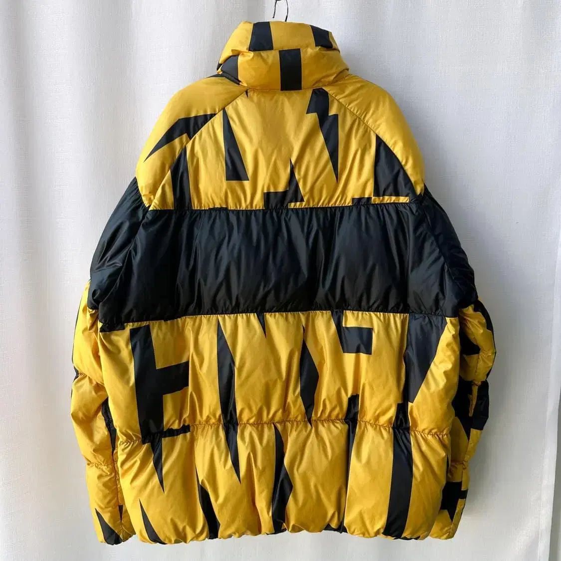 ナイキ NSW シーズナルフィル ダウン ジャケット イエロー ブラック M