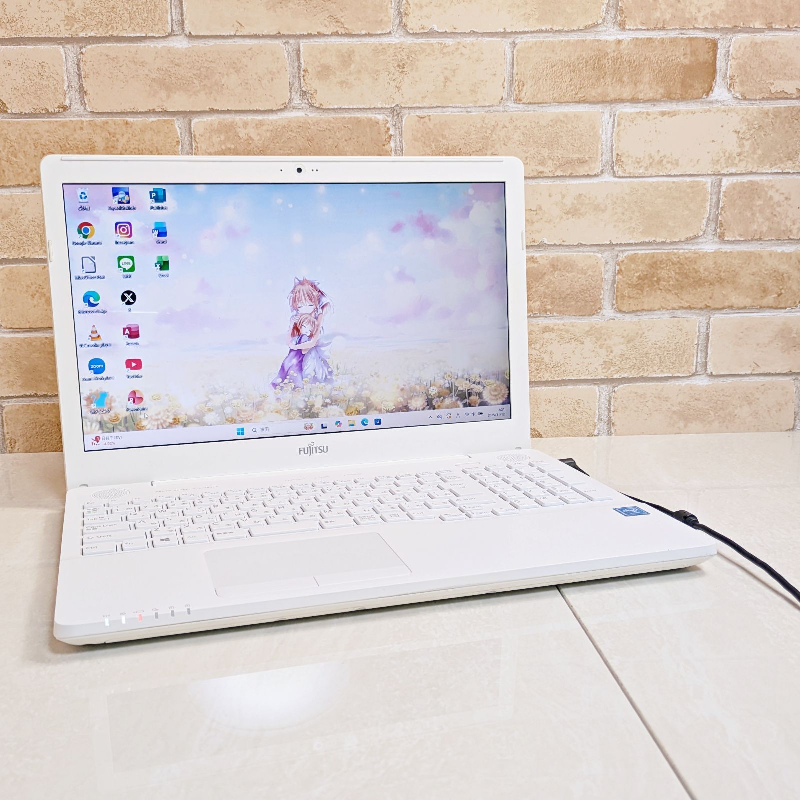 美品☆オフィス付き☆新品SSD/メモリ8GB☆初心者OK！Windows11ノート