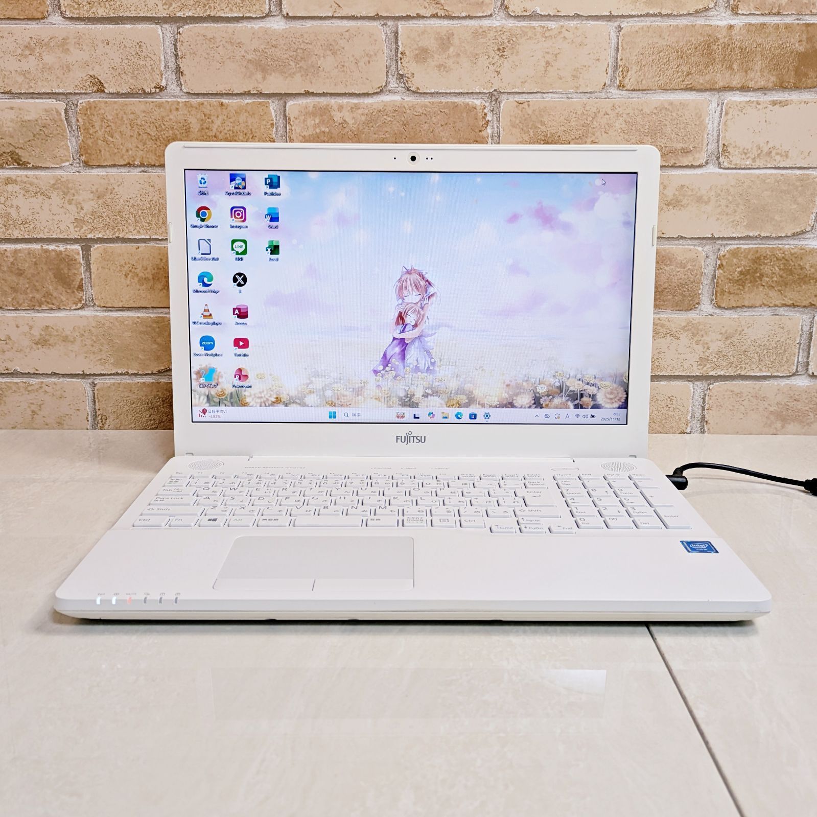 美品☆オフィス付き☆新品SSD/メモリ8GB☆初心者OK！Windows11ノート