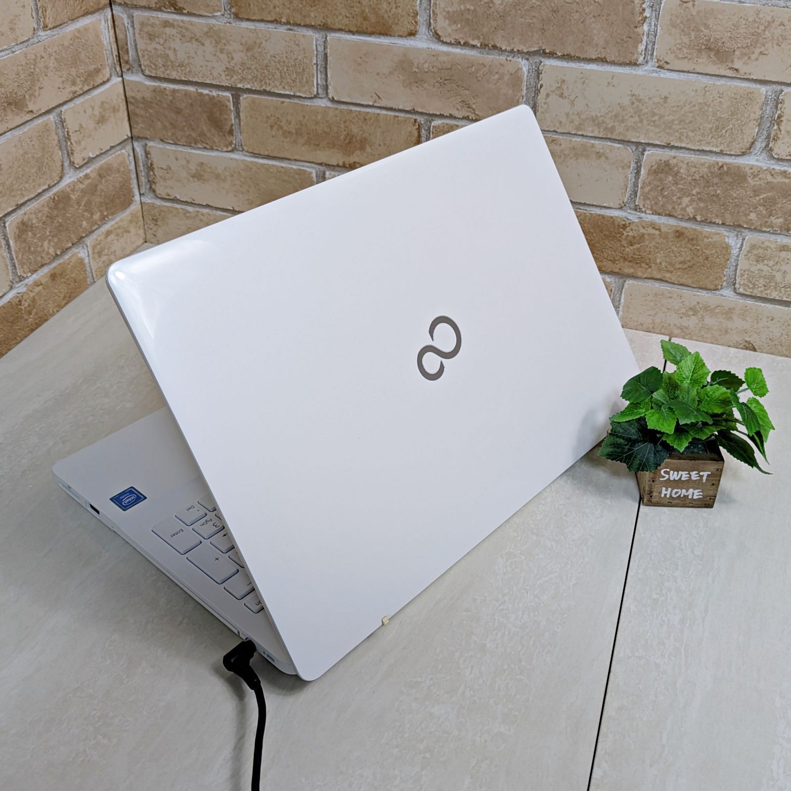 美品☆オフィス付き☆新品SSD/メモリ8GB☆初心者OK！Windows11ノート