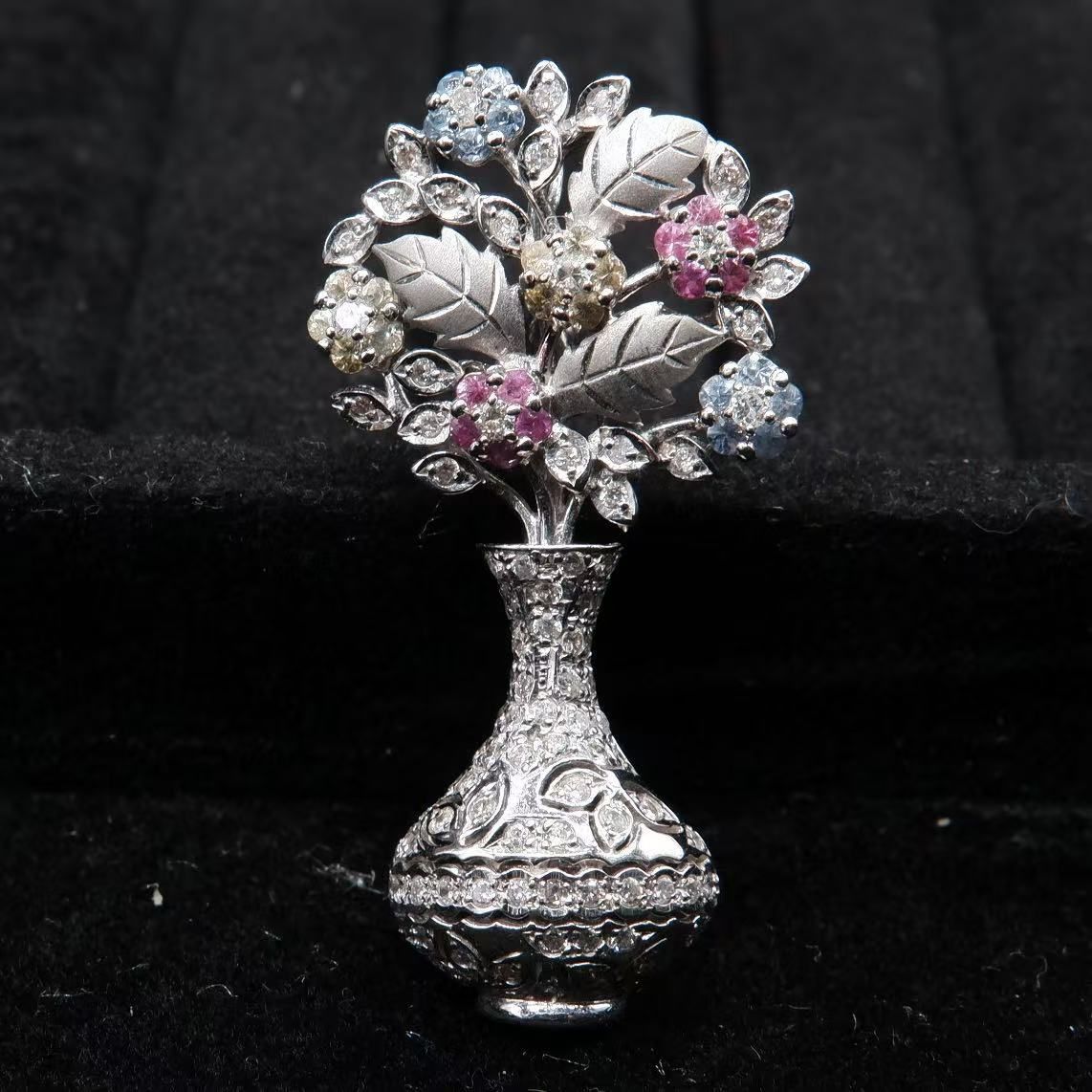 ダイヤモンド1.05 ct ペンダント ブローチ K 18 14 WG -X 10610