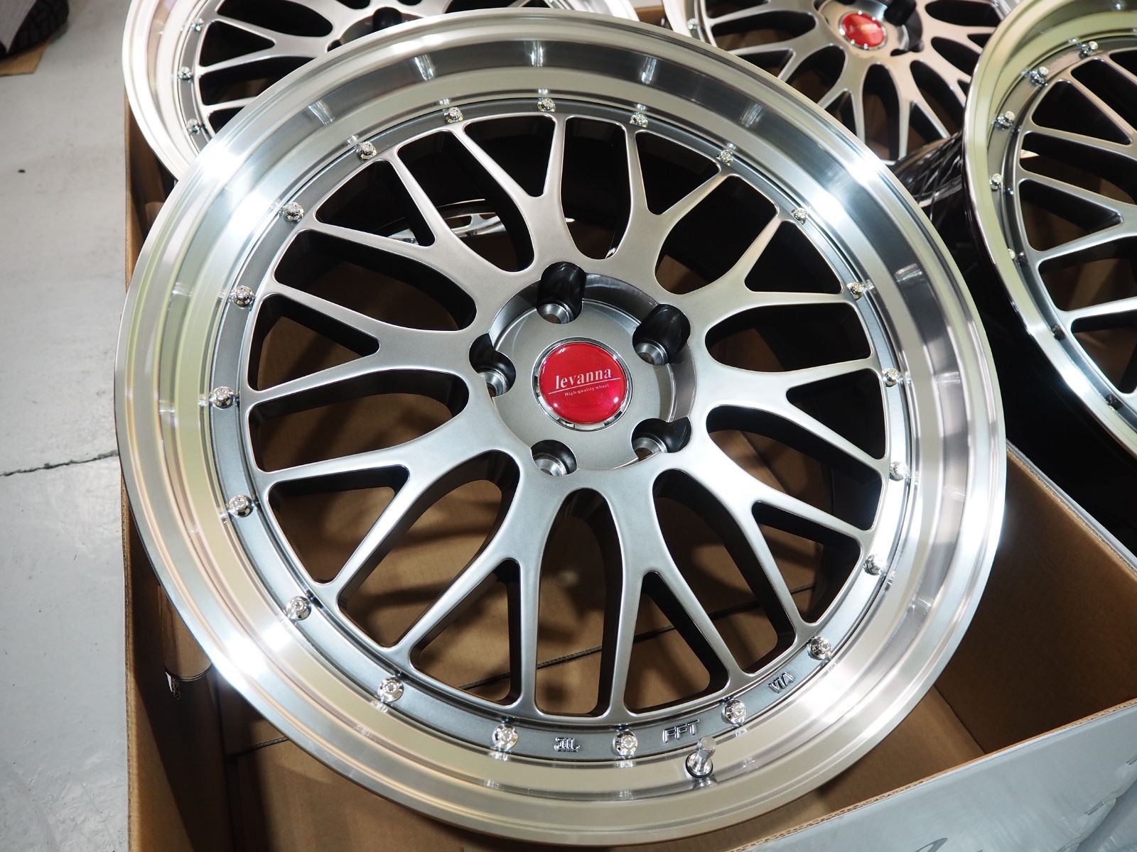  深リム メッシュ levanna V 10 EX FFT 20 inch 8 5 J H 120 40 輸入タイヤ 245 45 R 40系 アルファード ヴェルファイア 20インチ タイヤ ホイールセット