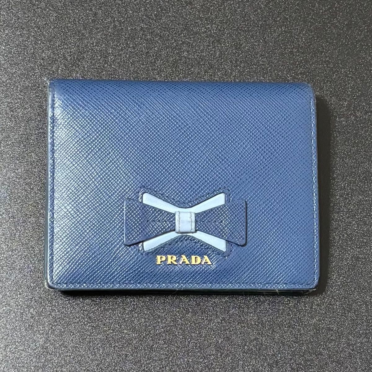 PRADA 二つ折り財布 青 サフィアーノレザー PRADA（プラダ） サフィアーノ レザー コンパクトウォレット 二つ折り