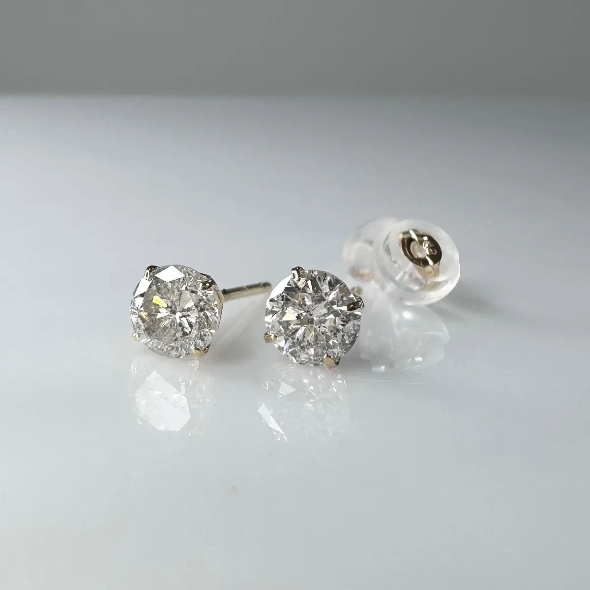 K18 天然ダイヤモンド ピアス 計0.8ct ホワイト系 鑑別カード付