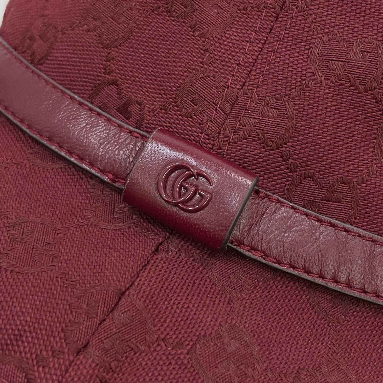 バーガンディー レッド