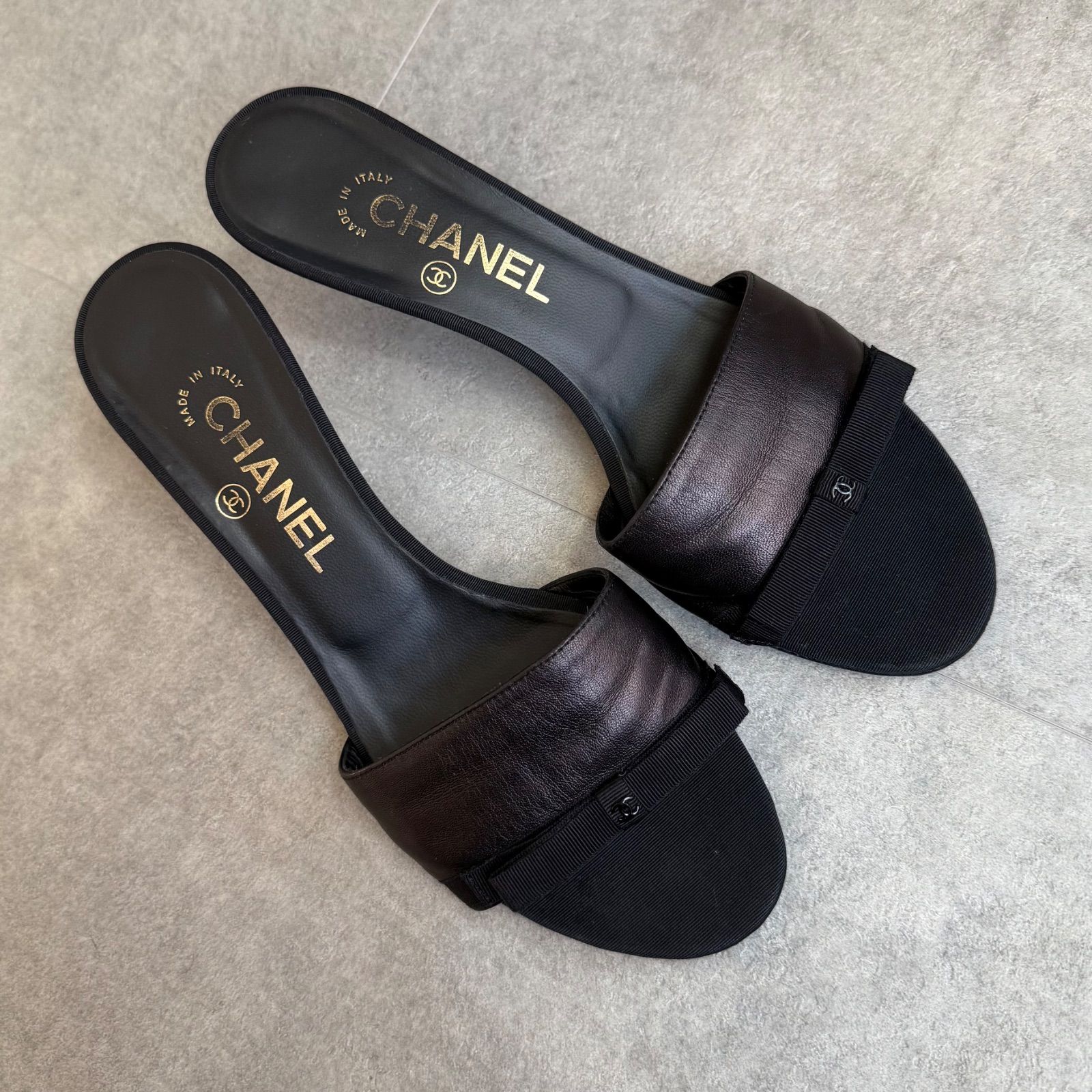 CHANEL ミュール サンダル レザー 黒 美品 CHANEL シャネル ココマーク リボン ミュール サンダル レザー
