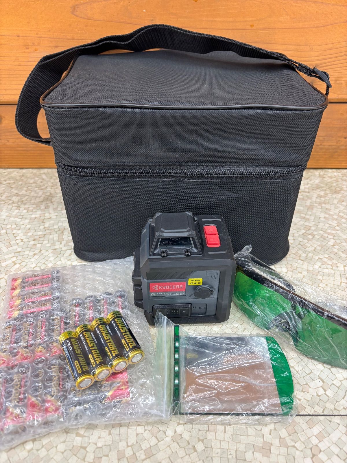 京セラ レーザー墨出し器 DLL 150 G フルセット 電池24本付 おまけ20本 店舗在庫品