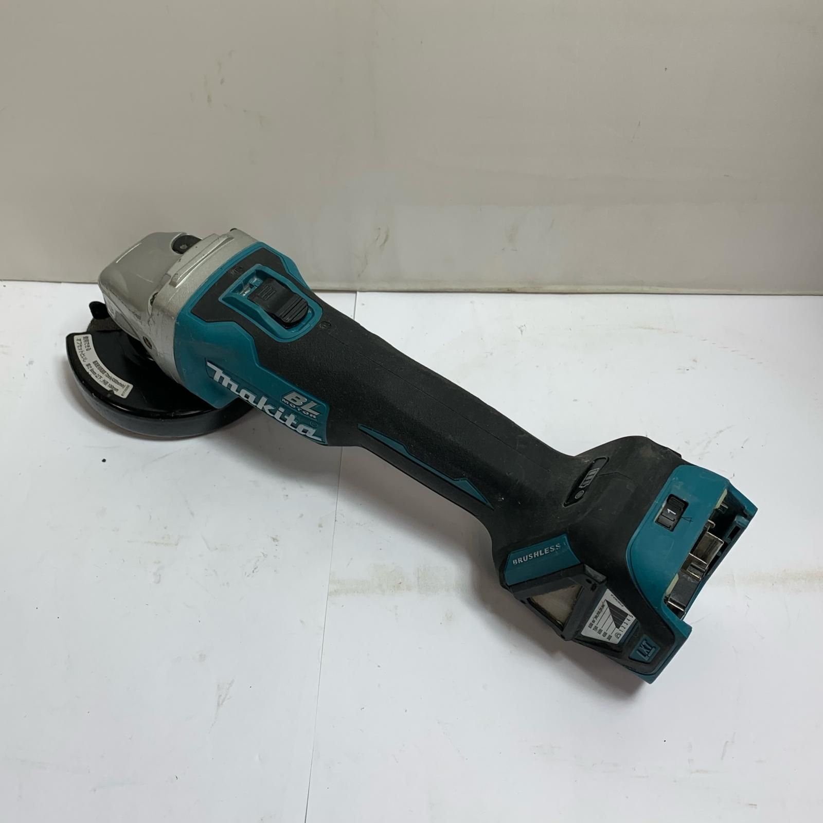 ♭♭MAKITA マキタ 18 V 100 mm 充電式ディスクグラインダ 2025 10製 GA 412 D