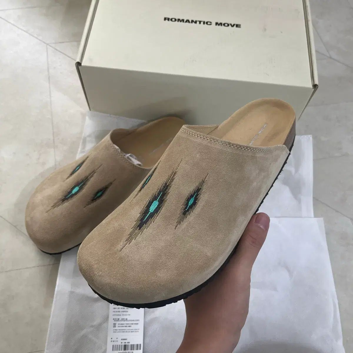 270 ROMANTIC MOVE アコン刺繍 スウェード スライド アイボリー