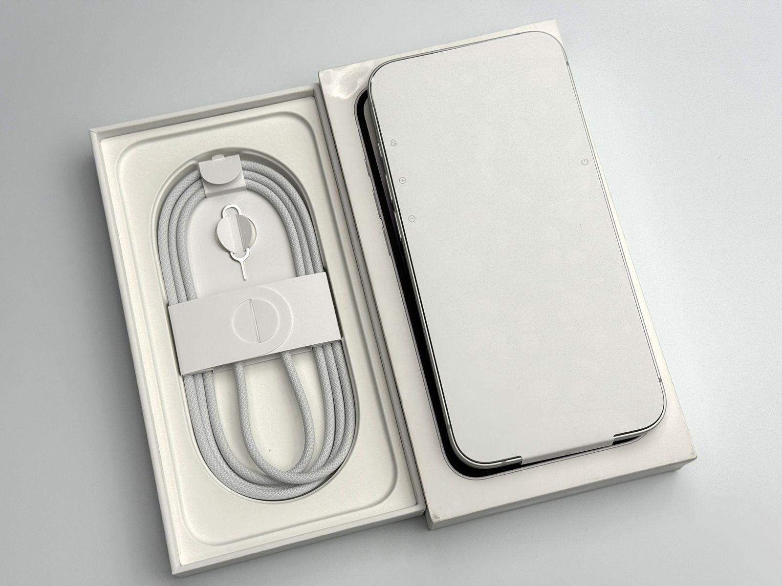 iPhone 16 e 128 GB ホワイト SIMフリー 白ロム