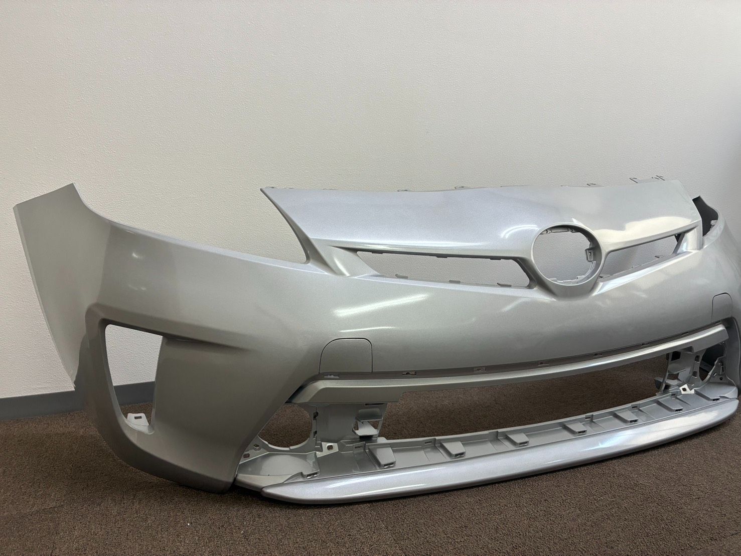 TOYOTA 30系/30プリウス後期 フロントバンパー/シルバー 社外品 【P30