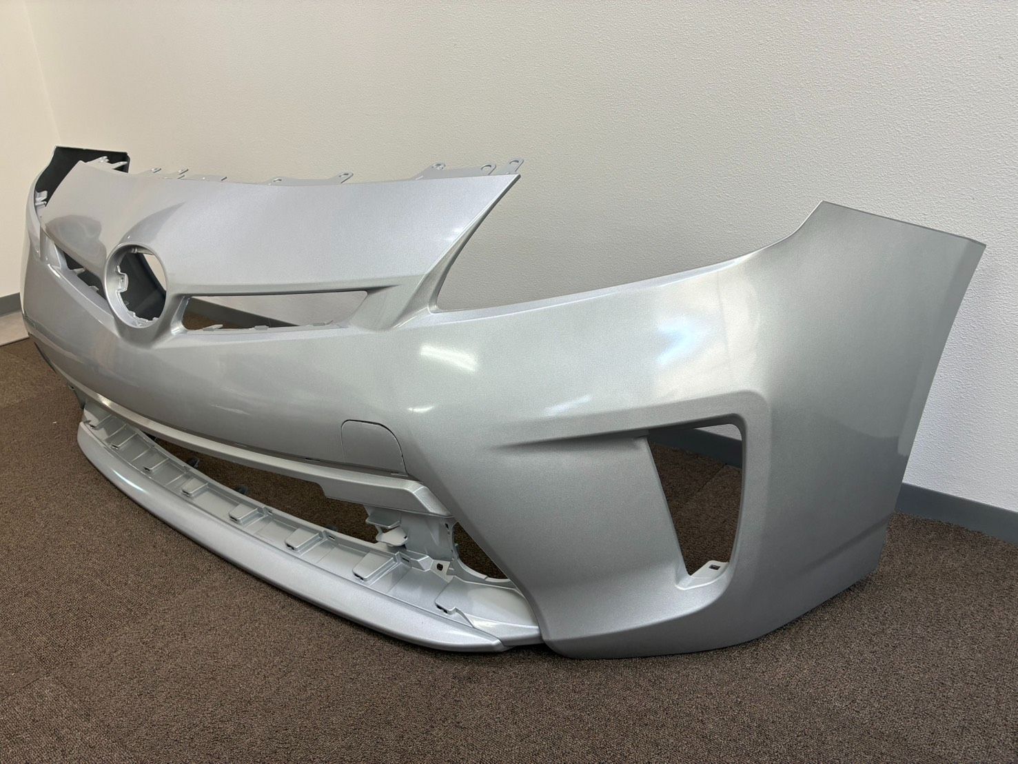 TOYOTA 30系/30プリウス後期 フロントバンパー/シルバー 社外品 【P30