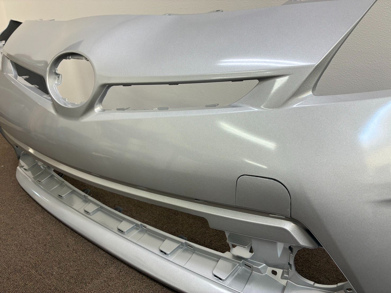 TOYOTA 30系/30プリウス後期 フロントバンパー/シルバー 社外品 【P30