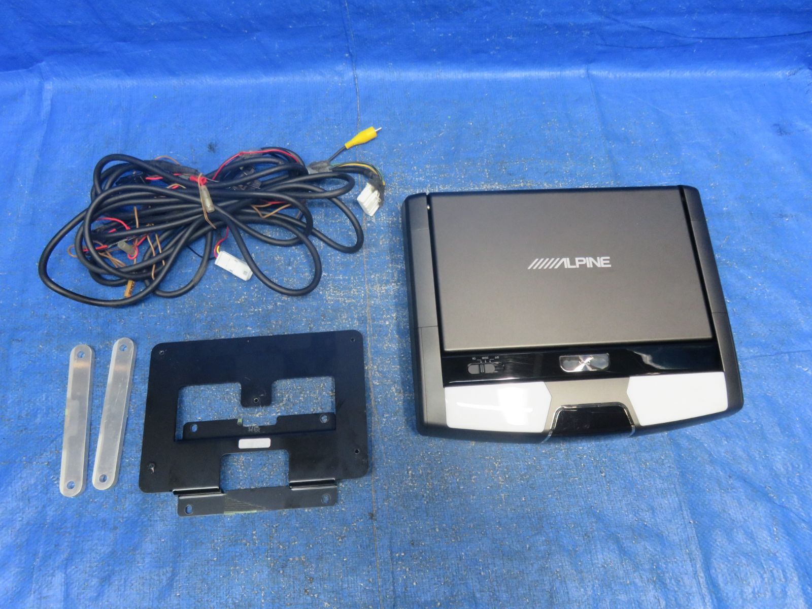 アルパイン RSH10XS-L-B 10.1インチフリップダウンモニターです Amazon 