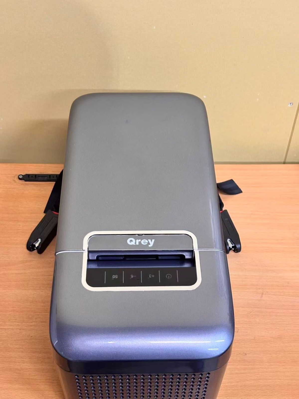 未使用 展示品 Qrey ポータブル冷蔵庫 T6 シルバー系 1 ドア 6 L