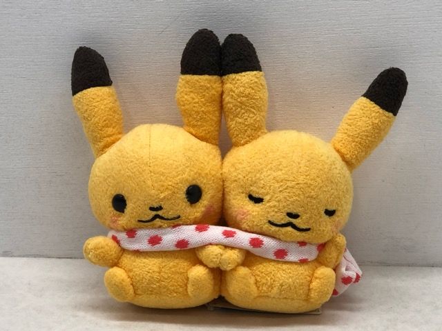 タグ付き☆ピカチュウペアぬいぐるみ Pokémon little tales [muffler