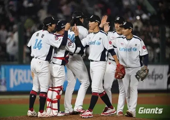 人気，HOT ロッテ・ジャイアンツ 24 UNI UNICEF プロフェッショナル 田峻玗(チョン・ジュンウ) 2XL110 その他