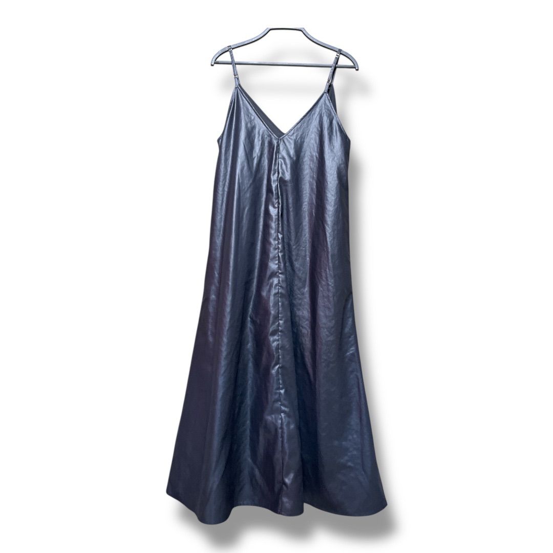 La Totalite ラトータリテ レザーライク キャミワンピース 光沢感 フ ワンピース 定価14000円 サイズ38 ブラック 春 レディース 23 No.K 1066