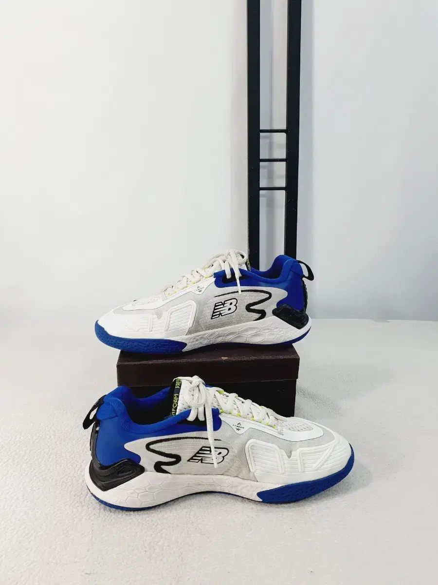 ニュー ンス テニスシューズ フレッシュフォーム ラリー オールコート 白 ブルー 260