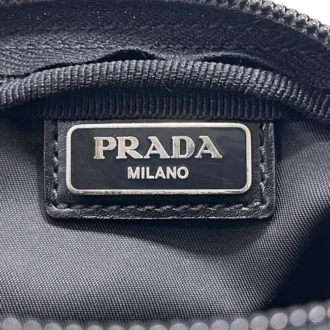 プラダ ミニ ポーチ ブラック NERO ヴェラ MV339 美品 ナイロン 中古 165 PRADA ファスナー 黒 コンパクト 三角 ロゴ プレート シルバー金具 メンズ レディース 男女兼用 定番 人気 シンプル 小物入れ プラダ ミニ ポーチ ブラック NERO ヴェラ MV339 美品 ナイロン - メルカリ