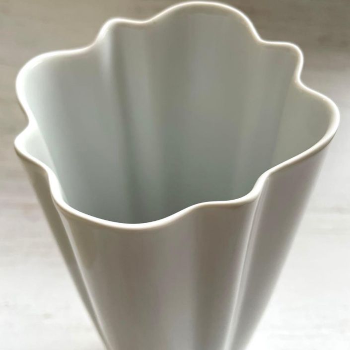 新品 ブランド箱入り 《フッチェンロイター 》フリルエッジが美しい