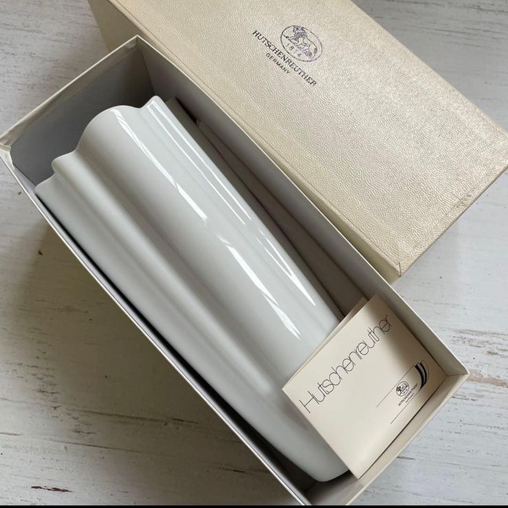 新品 ブランド箱入り 《フッチェンロイター 》フリルエッジが美しい