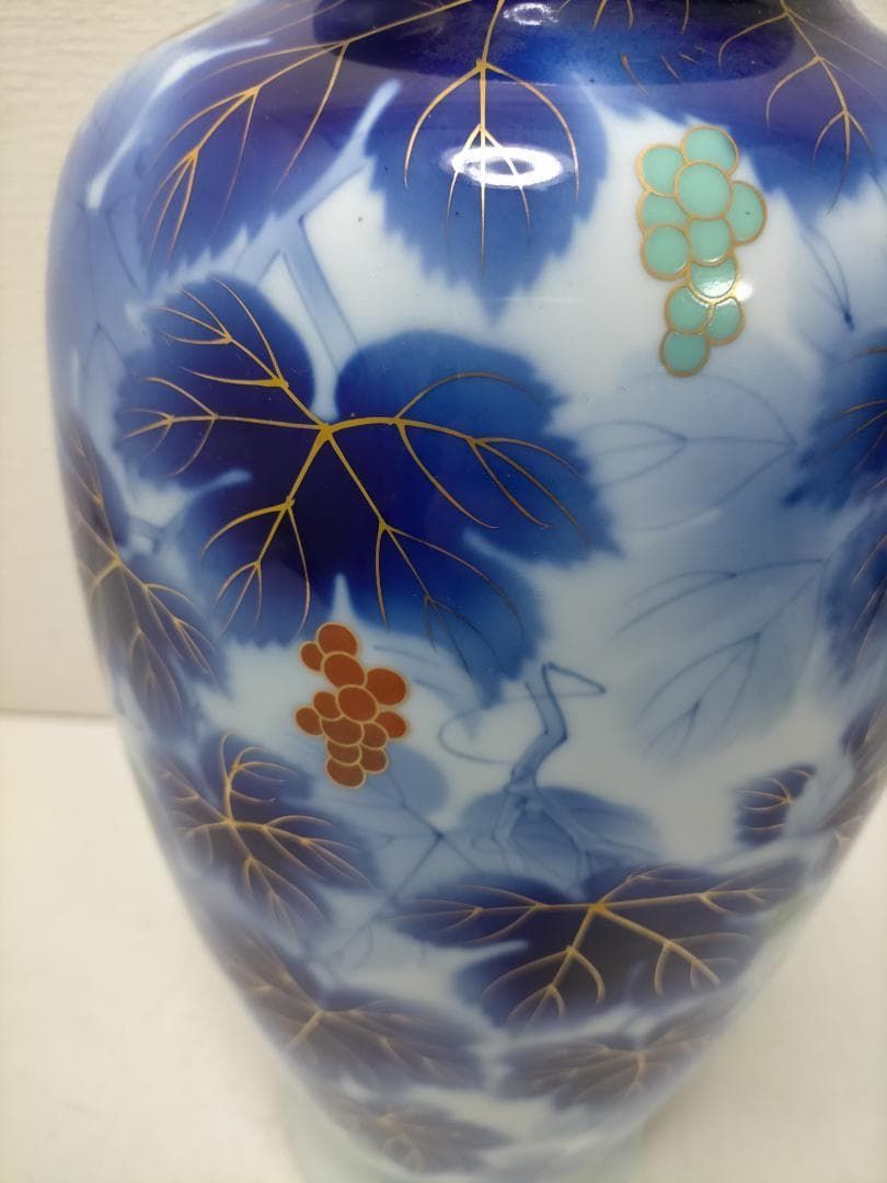 送料無料】 藍色 染付風 金彩 葡萄文様 花瓶 大型 壺 飾壺 床の間 玄関