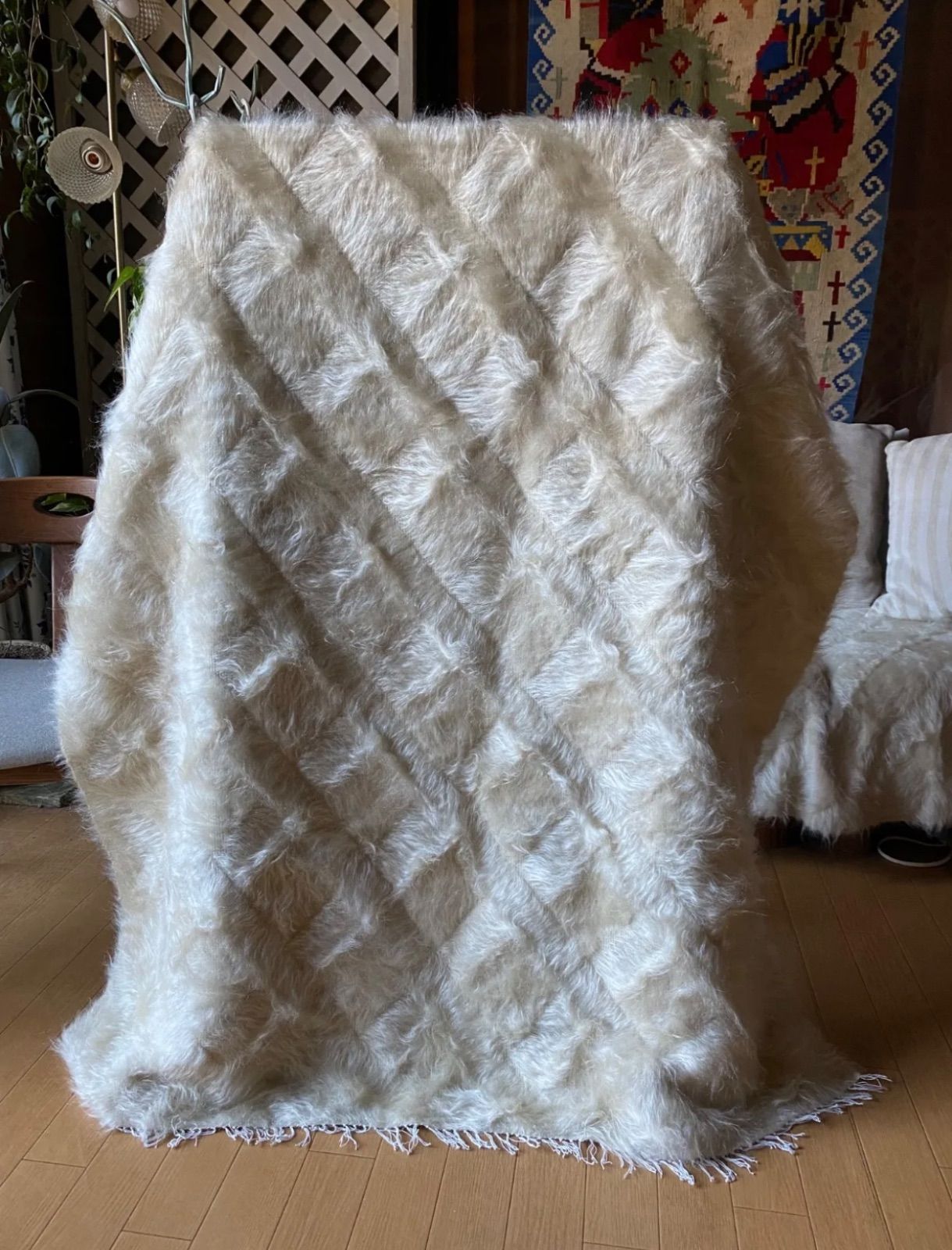 再入荷 大き過ぎず小さ過ぎない使いやすいサイズ アンゴラヤギのモヘアのみを使って贅沢に織られたヴィンテージシイルトバッタニイェ 山羊さんのナチュラルホワイト ソファや椅子も便利 人にも動物にも優しい何枚も欲しくなる自然の毛布 ラグはもちろん車にも重宝