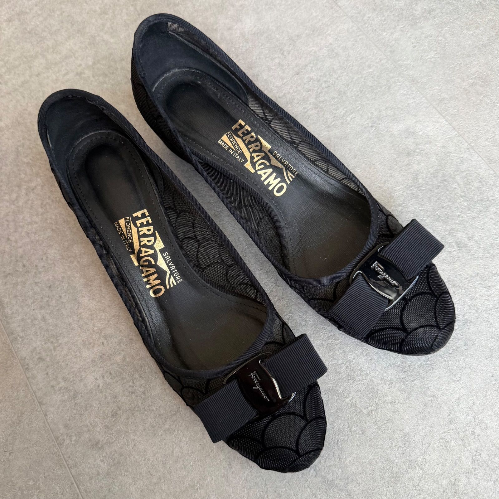 美品 SalvatoreFerragamo サルヴァトーレフェラガモ ヴァラリボン