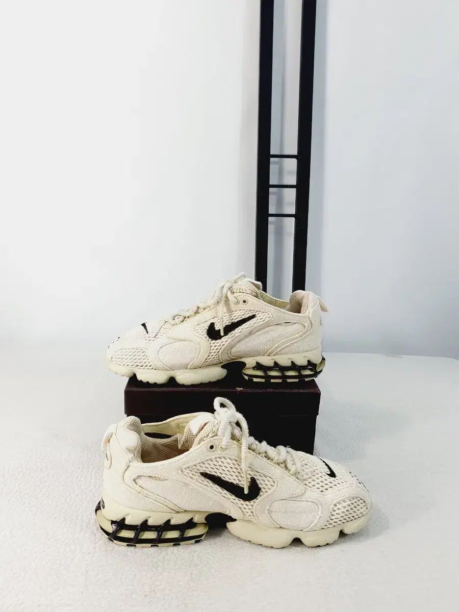 ナイキ ステューシー エアズーム スピリドン ケージ2 フォッシル 250