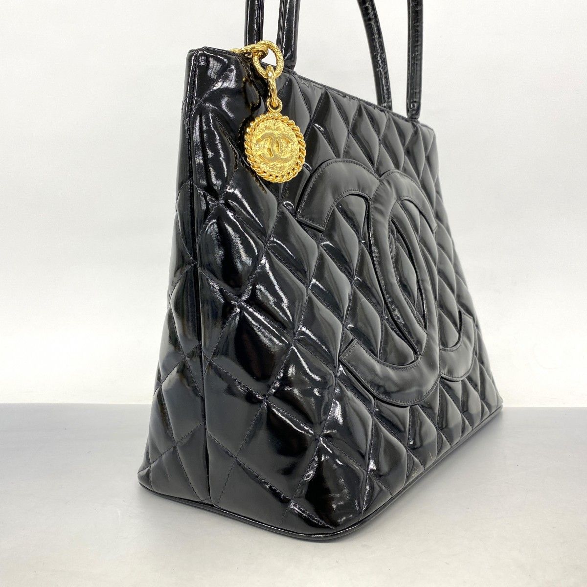 5 pb 2777 シャネル トートバッグ 復刻トート パテントレザー ブラック ゴールド金具 レディース
