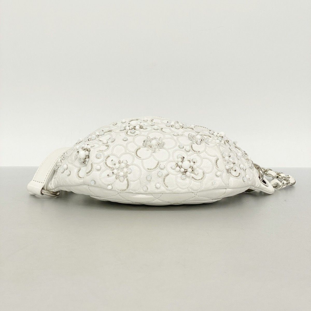 5pb2864-k】シャネル ウエストバッグ カメリア ラムスキン チェーン