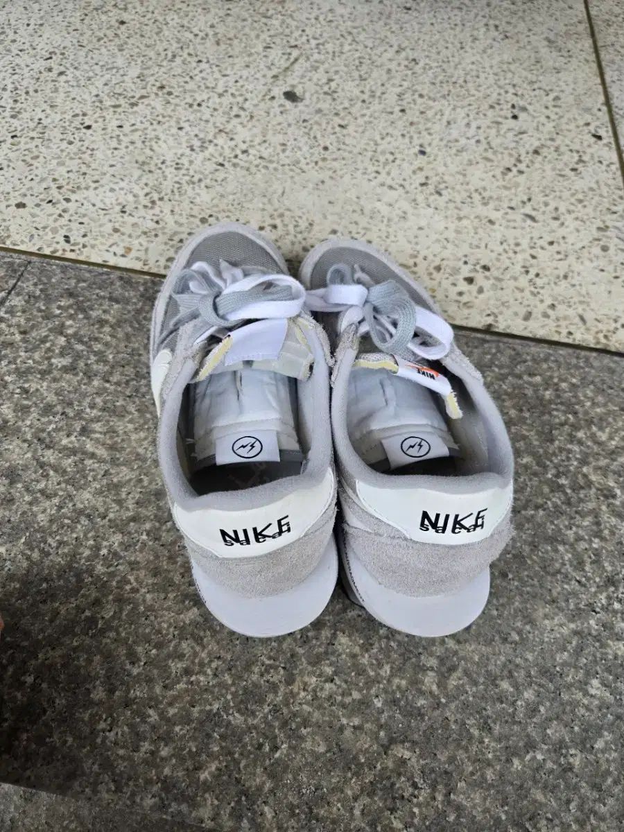 ナイキ LDワッフル サカイ フラグメント スモーク グレー