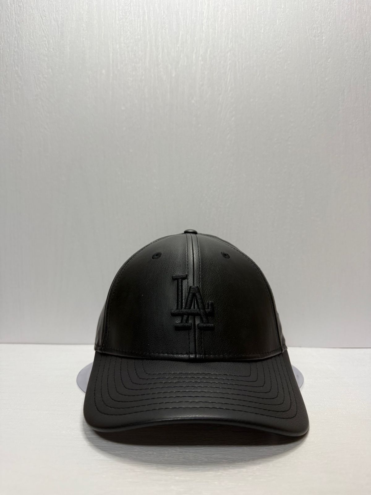 Newera ロサンゼルスドジャース レザー 9 forty M-CROWN スナップバックキャップ ブラック